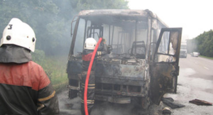 В Полтавской области на ходу сгорел дотла пассажирский автобус