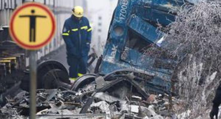 В Германии пассажирский поезд столкнулся с грузовиком
