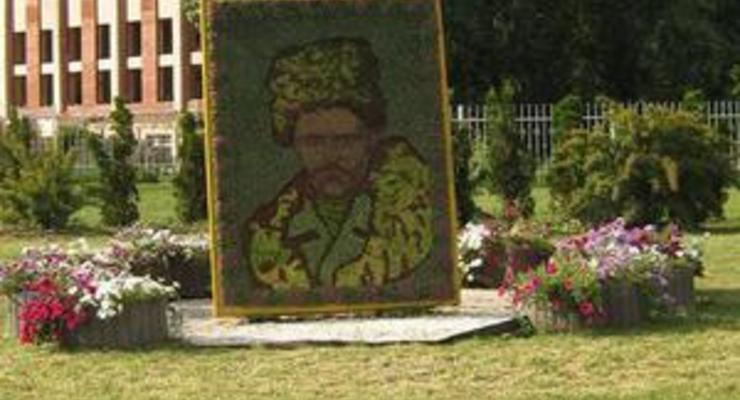 В Киеве создали цветочное панно с портретом Шевченко