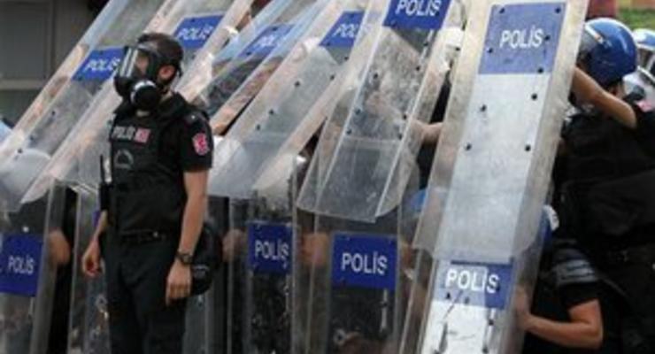 В Стамбуле при разгоне демонстрации полиция задержала почти 60 человек