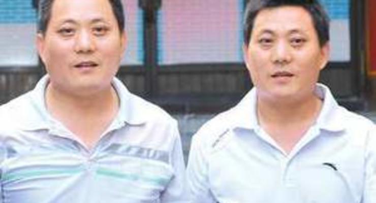 В Китае братья-близнецы встретились спустя 40 лет