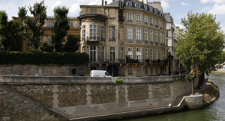 В знаменитом парижском Отеле Ламбер произошел пожар