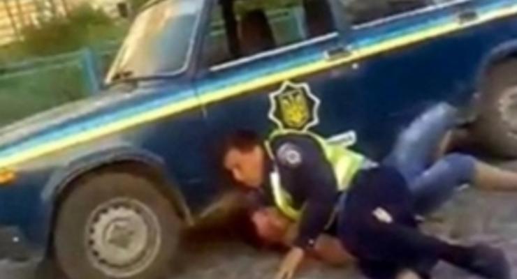 В Тернопольской области сотрудники ГАИ отобрали телефон и избили водителя