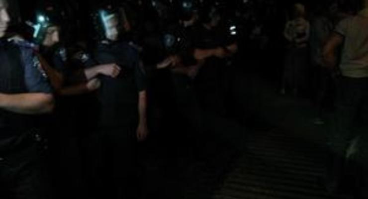 Столкновения возле Святошинского РОВД: от слезоточивого газа пострадала милиция