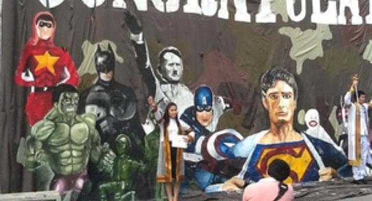 Университет Таиланда извинился за плакат с Гитлером, изображенным среди супергероев