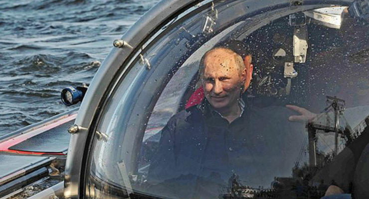 Он не утонул: Путин нырнул в батискафе (ФОТО)