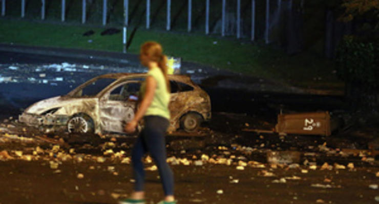 В Северной Ирландии пятую ночь не стихают беспорядки: десятки пострадавших полицейских