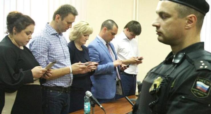 День в фото: Навальный в суде и новые экспозиции на Певческом поле