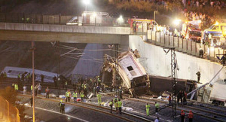Крушение поезда в Испании: число жертв достигло 35 человек, 200 ранены
