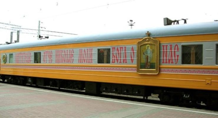 Патриарх Кирилл едет в Киев в вагоне как у Сталина (ФОТО)