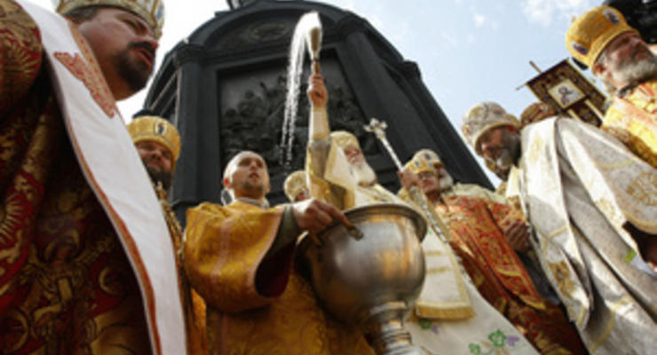 Киевский патриархат счел странным призыв УПЦ МП к верующим смотреть молебен по телевизору