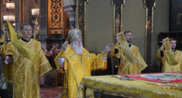 Во Владимирском соборе проходит божественная литургия по случаю 1025-летия Крещения Руси