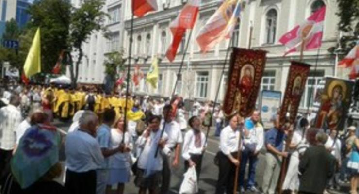 Около 3000 прихожан УПЦ КП приняли участие в крестном ходе к Владимирской горке