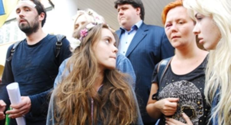Киевский суд оштрафовал задержанных активисток FEMEN и российского фотокорреспондента