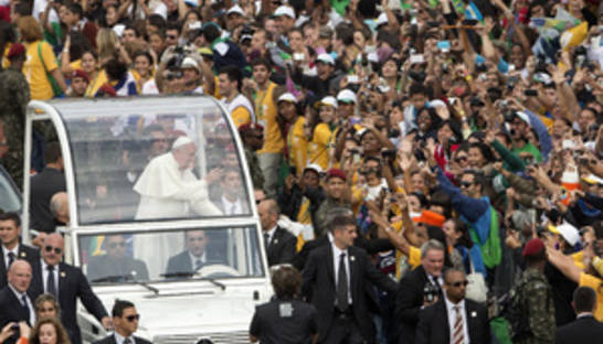 Папа Римский призвал молодежь не бояться идти против течения