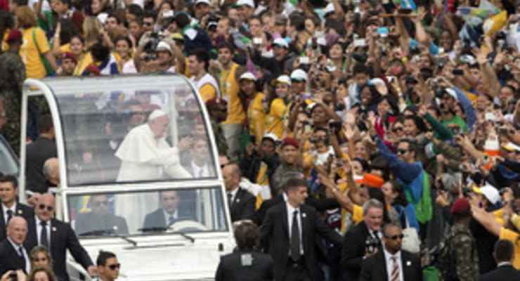Папа Римский призвал молодежь не бояться идти против течения