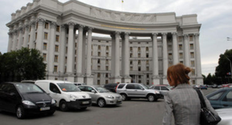 Посольство России требует от Украины расследовать кражу мемориальной доски Столыпину