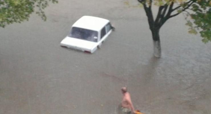 Потоп в Луцке: Люди плавали по шею в воде (ФОТО, ВИДЕО)