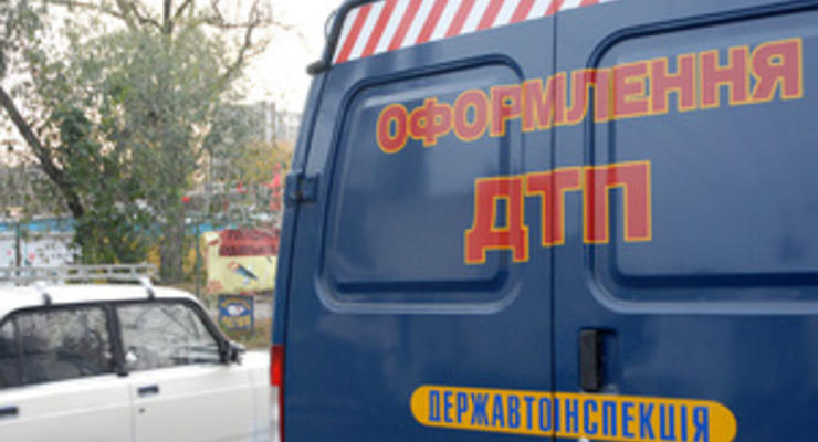 В Луганской области автомобиль столкнулся с железобетонной опорой: трое погибших