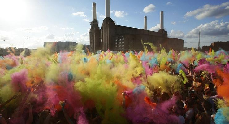 В Лондоне прошел индийский фестиваль цвета (ФОТО)