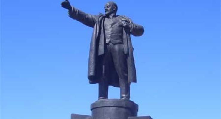 В Украине разрешили снести памятник Ленину (ВИДЕО)