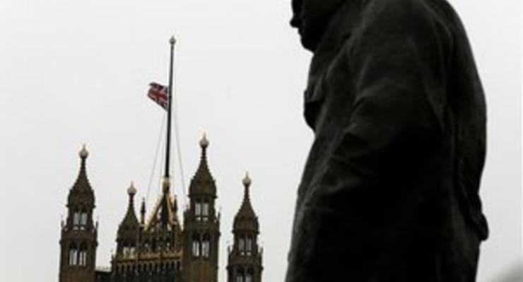 Депутатам британского парламента запретили прикасаться к статуям Черчилля и Тэтчер