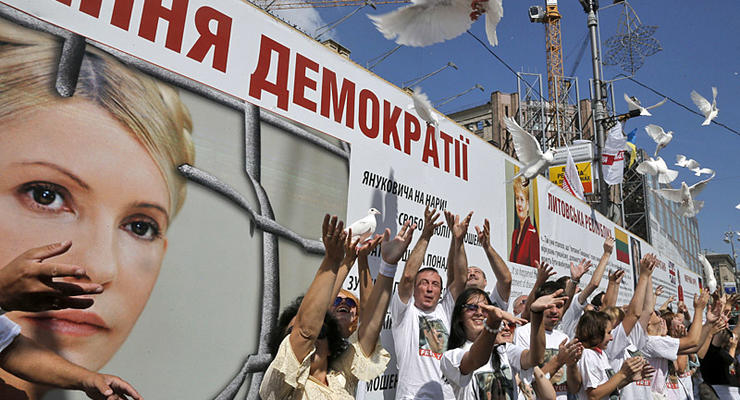 День в фото: вторая годовщина ареста Тимошенко и новый ЦУМ изнутри