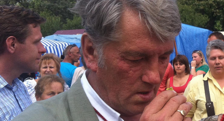 Ющенко удивил публику неопрятным видом (ФОТО)