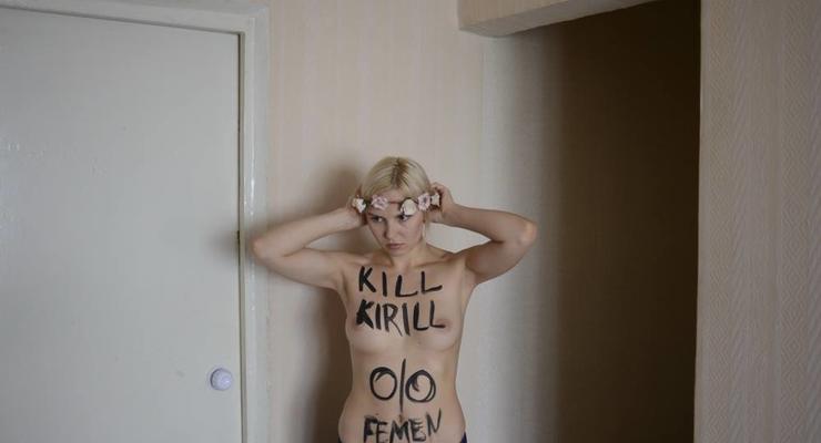 Такого еще не было: FEMEN собирались справить нужду под крестом