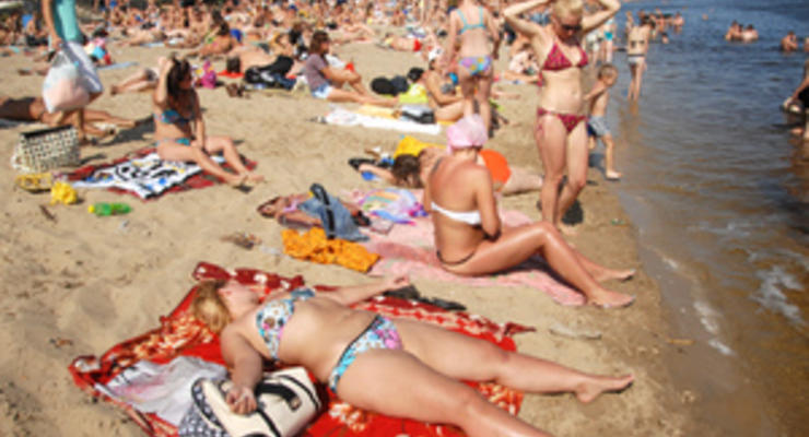 Киевлян призывают воздержаться от купания на 11 столичных пляжах