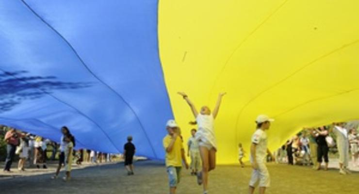 В Киеве 23 августа образуют "живой" флаг