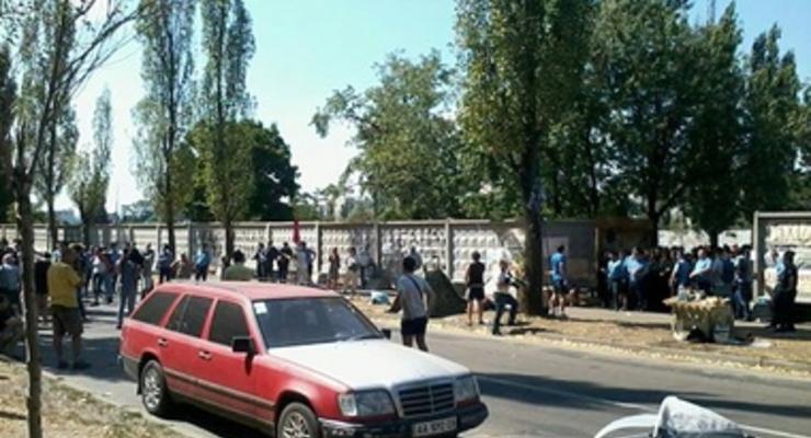 Кровь и скандал: защитники сквера на Березняках получили травмы (ФОТО)