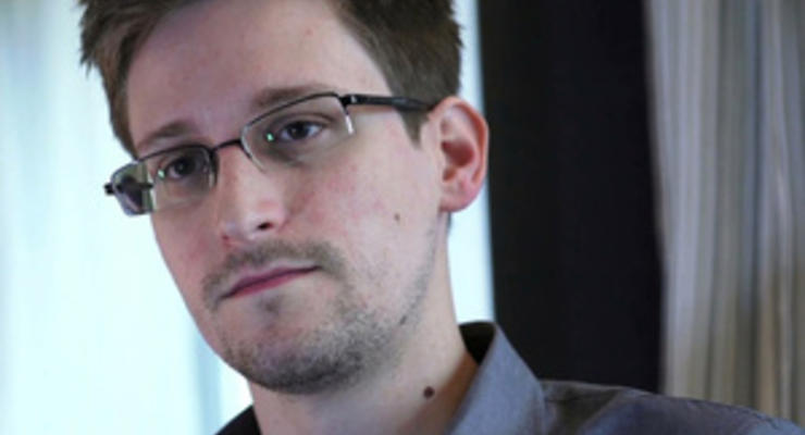 Сноуден: американские спецслужбы следят за журналистами