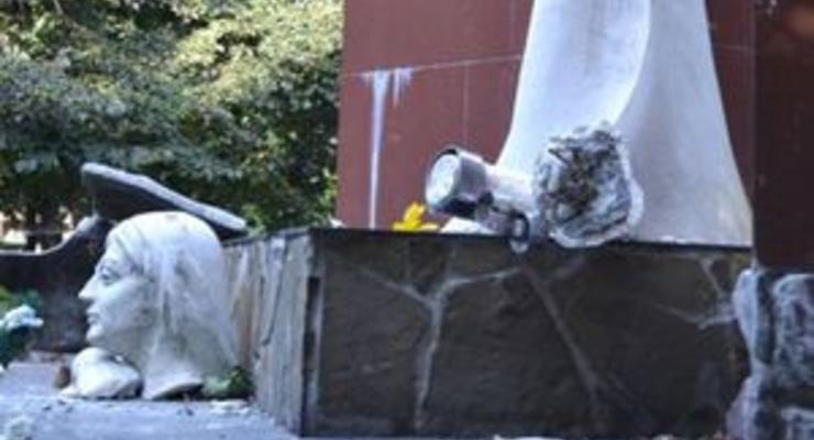 Во Львовской  области вандалы повредили памятник воинам УПА