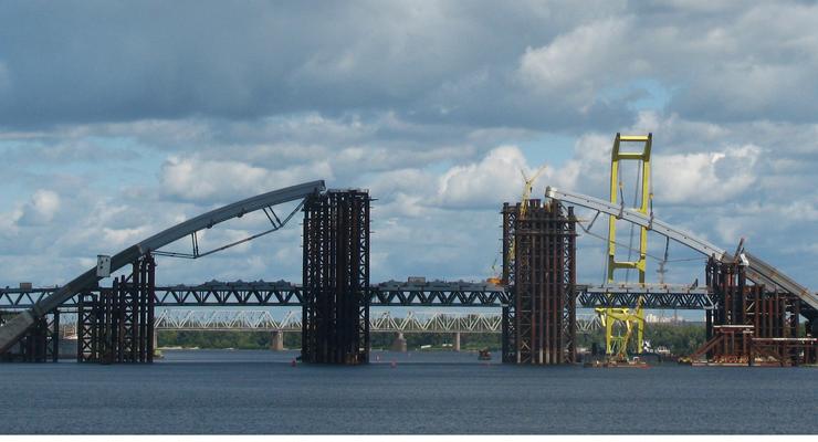 Работы на киевском Подольско-Воскресенском мосту снова возобновятся