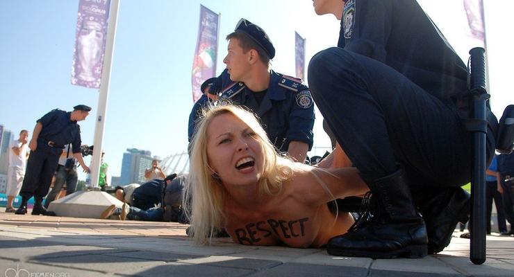 «Мы боимся быть убитыми»: FEMEN покидают Украину