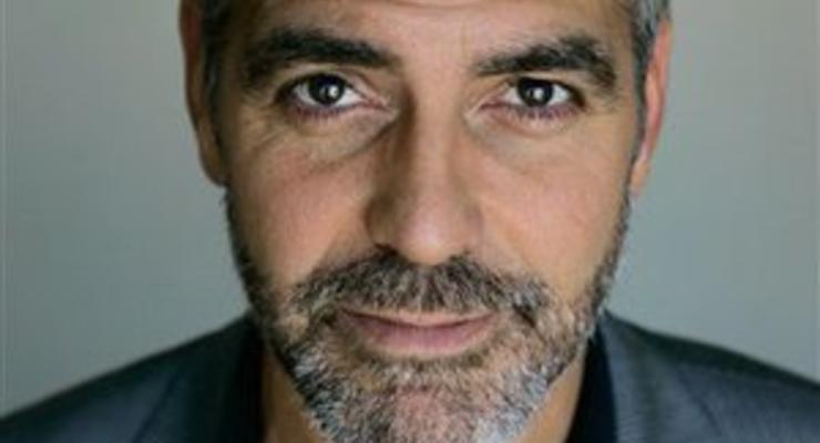 Клуни заявил, что его спутник круглосуточно наблюдает за президентом Судана