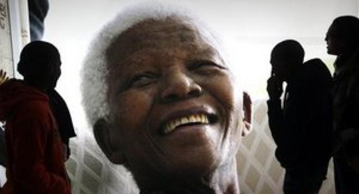 Мандела выписан из больницы, но его состояние остается критическим - власти