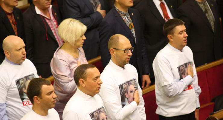 Приоделись: депутаты в футболках открыли новую сессию Рады (ФОТО)