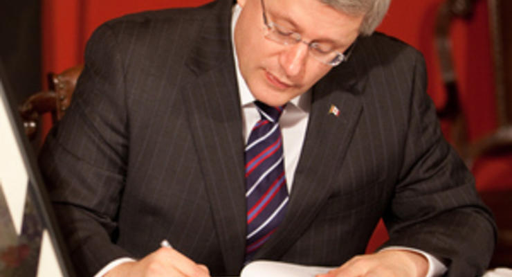 Премьер-министр Канады  закончил книгу о хоккее, которую писал десять лет