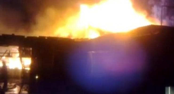В Киеве горел склад строительного магазина