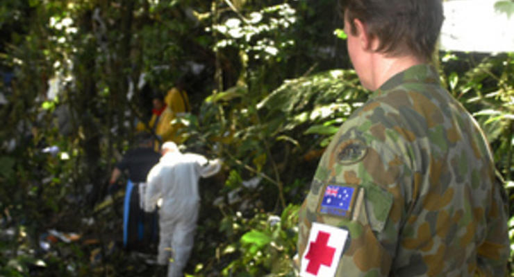 В джунглях Папуа-Новой Гвинеи неизвестные с копьями и мачете напали на туристов, есть убитые