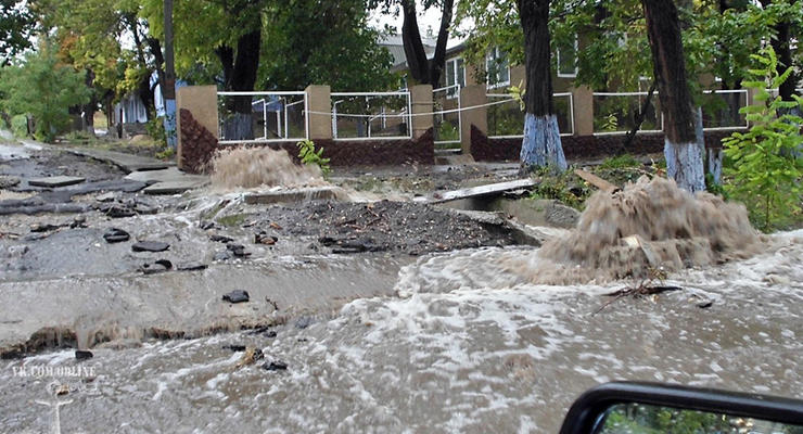 Наводнение в Одесской области: люди спасались на чердаках (ФОТО)