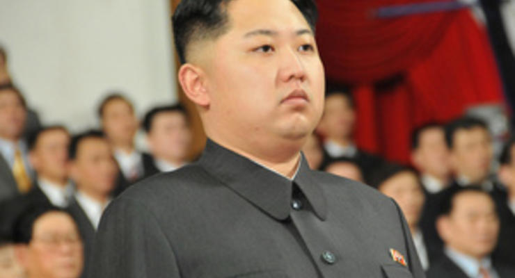 СМИ: Ким Чен Ун раздает военные звания гражданским лицам