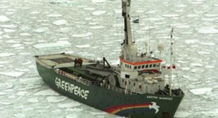 Российские пограничники обстреляли судно Greenpeace