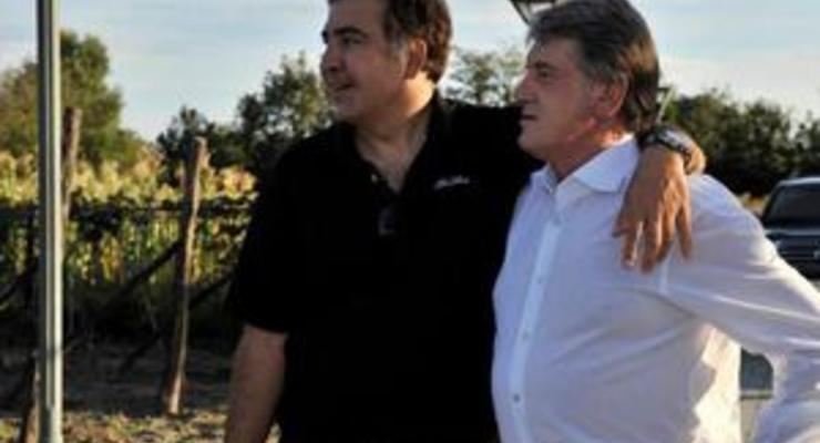 Ющенко и Саакашвили выжимали ногами виноград под грузинские песни