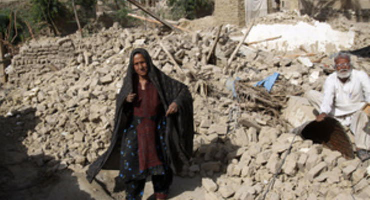 Число жертв землетрясения в Пакистане превысило 200 человек