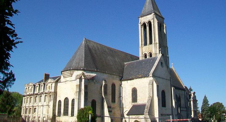 Украинцы купили церковь во Франции (ФОТО)