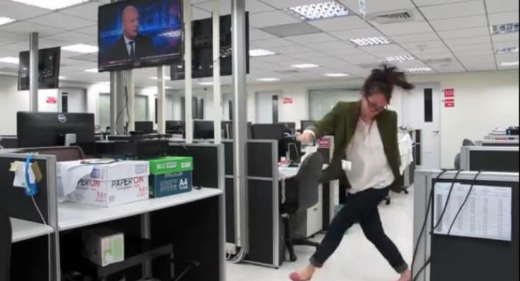 Уволилась в танце: ВИДЕО девушки, бросающей работу, стало хитом Youtube