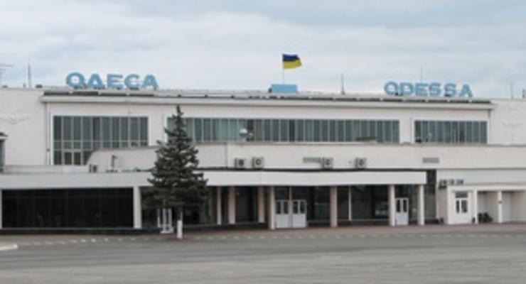 В аэропорту Одессы самолет выехал за пределы  полосы, задержав остальные рейсы